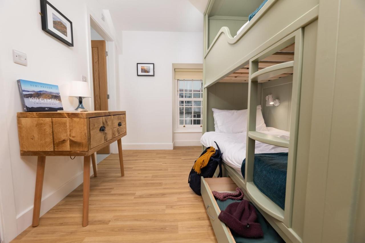 Tafarn Yr Heliwr Hostel Нефин Екстериор снимка