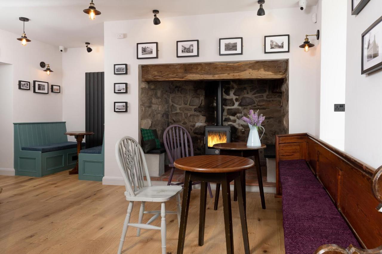 Tafarn Yr Heliwr Hostel Нефин Екстериор снимка